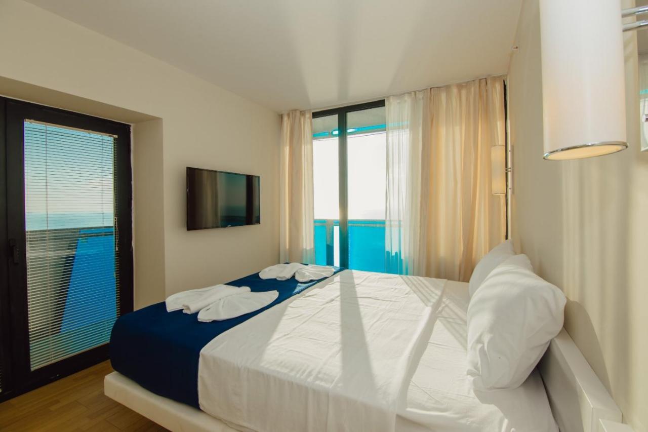 Orbi City Towers Batumi Bagian luar foto