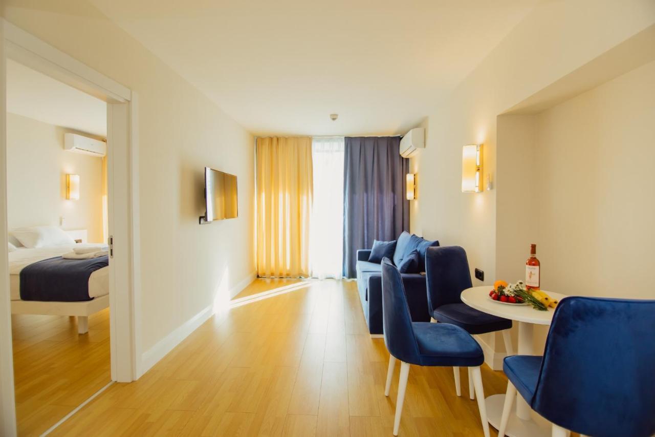 Orbi City Towers Batumi Bagian luar foto