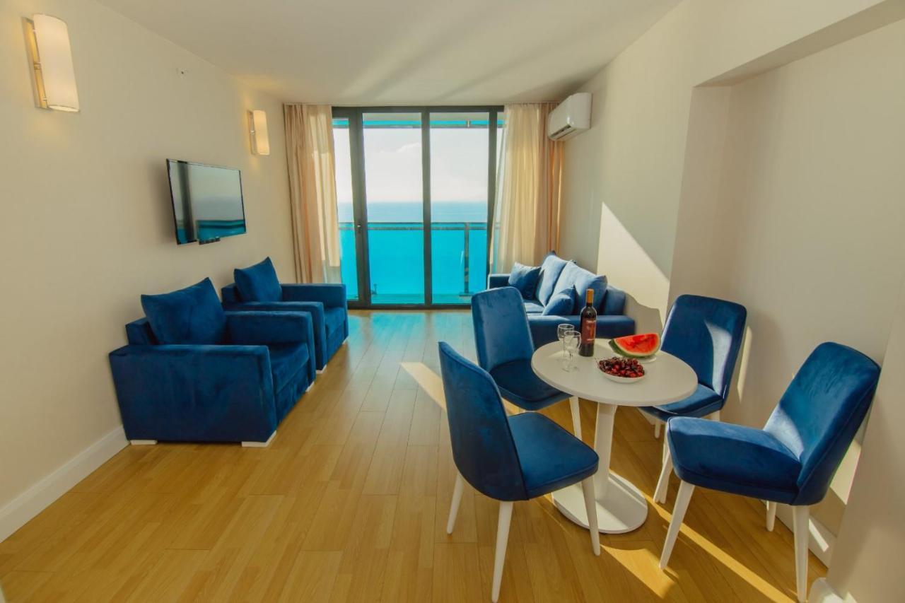 Orbi City Towers Batumi Bagian luar foto