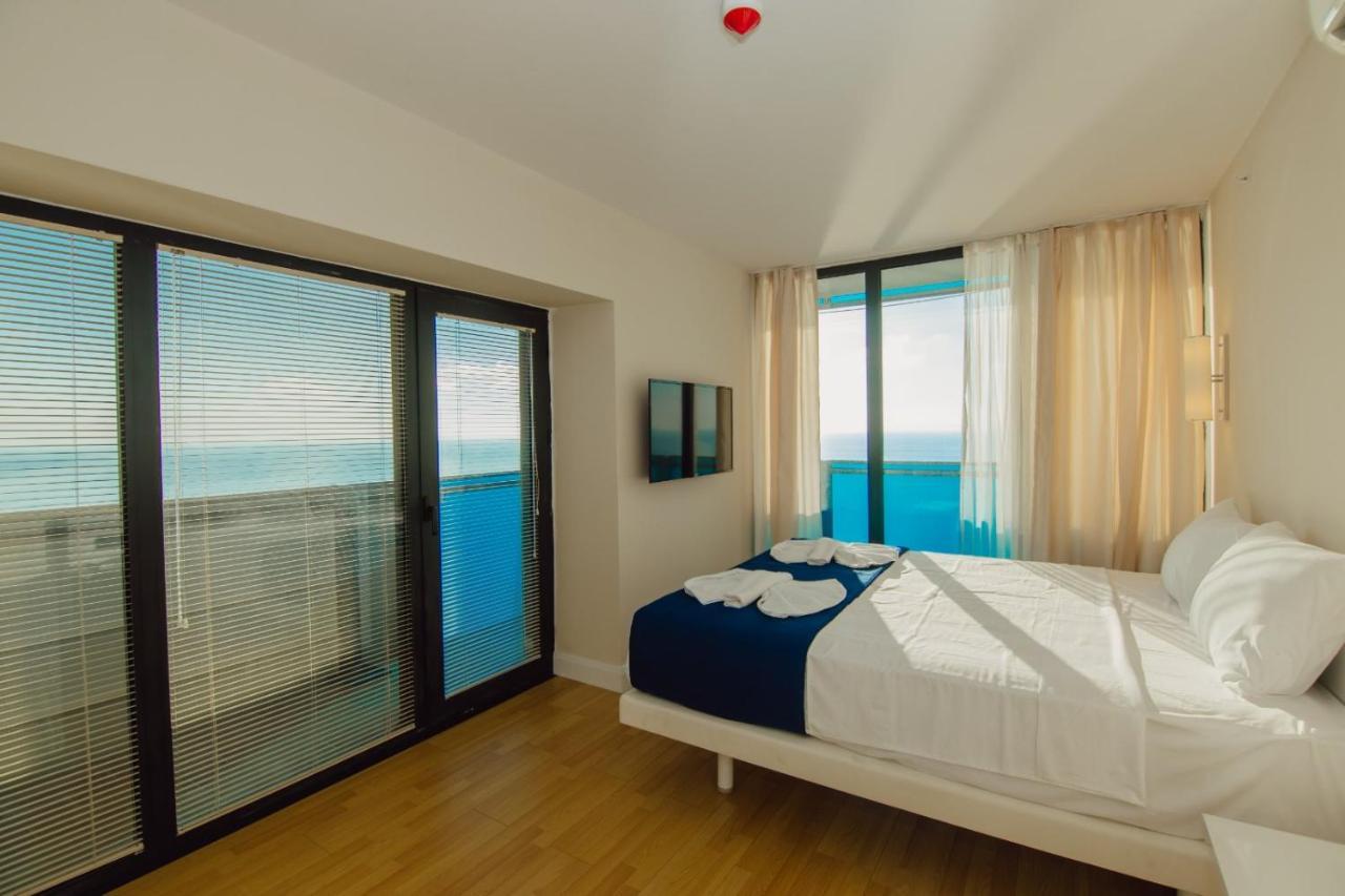 Orbi City Towers Batumi Bagian luar foto
